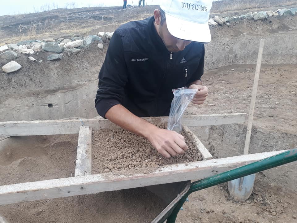 Лерник Ованисян министр культуры, по вопросам молодежи и туризма РА посетил территорию раскопок