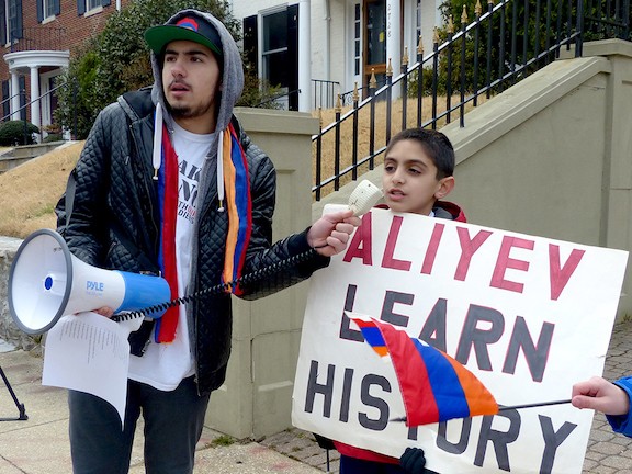 Акция протеста у посольства Азербайджана в Вашингтоне