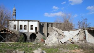 Пострадавшая в результате турецко-курдских столкновений армянская церковь Святого Киракоса будет восстановлена. Фоторяд