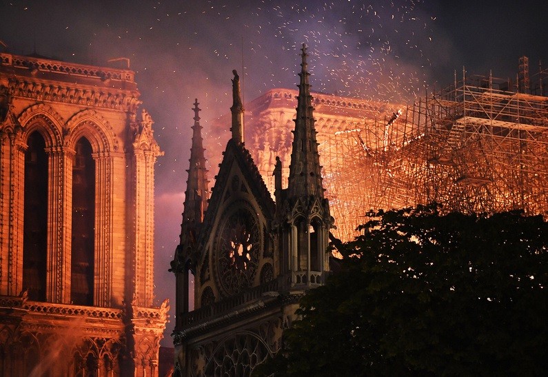 Пожар в cоборе Парижской Богоматери