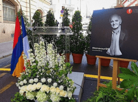 В Париже отметили 95-летний юбилей Шарля Азнавура. Фоторяд